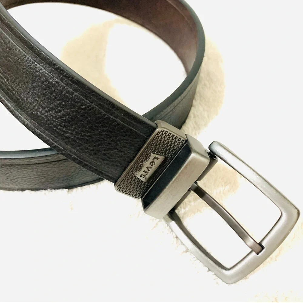 LEVI’S reversible Black/Brown leather belt 32/80